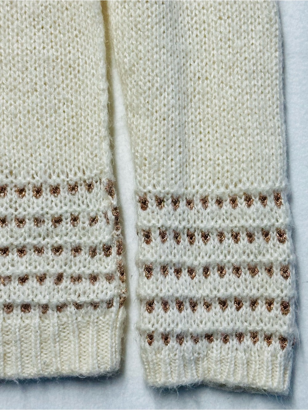 LC Lauren Conrad Large Cream Open Knit V-Neck Sweater Lightweight 24” P2P - Picture 2 of 5